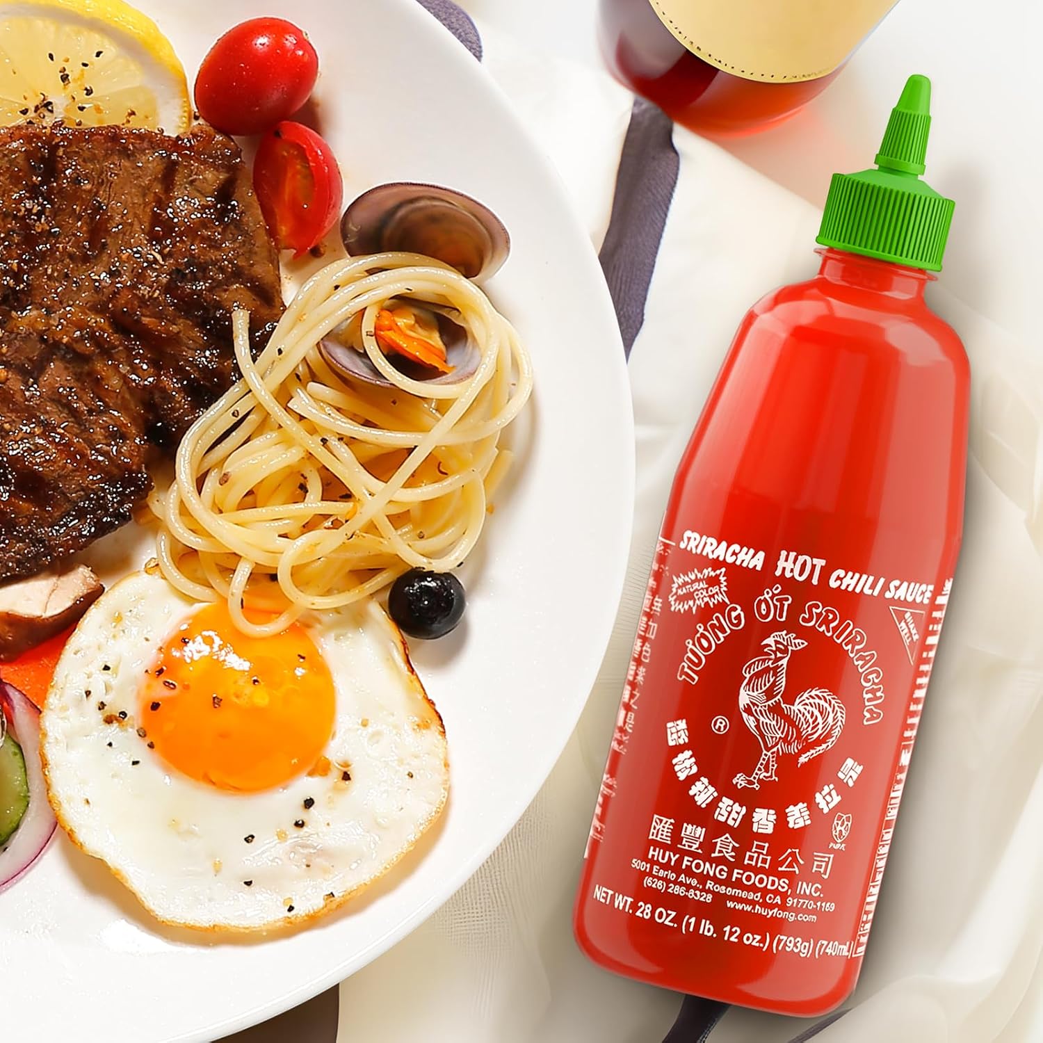 Sriracha Hot Chili Sauce 28oz,
